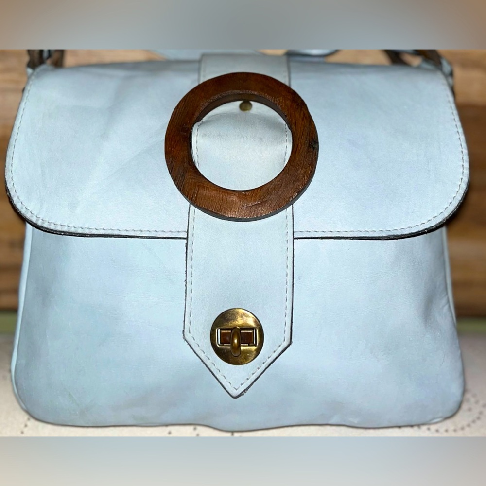 Elegant Blue Shoulder Bag with Wooden Accent